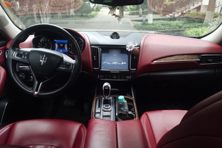 Used Maserati Levante 2016 3.0T Standard Edition Center Console