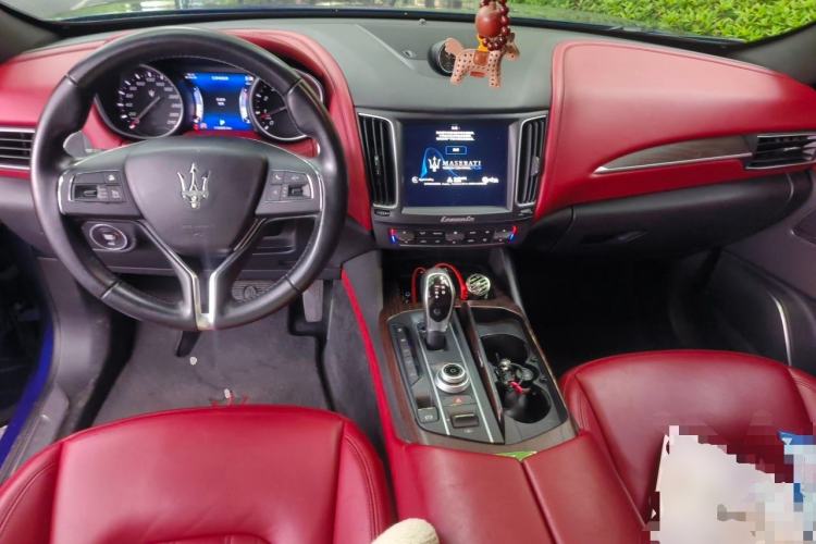 Used Maserati Levante 2016 3.0T Standard Edition Center Console