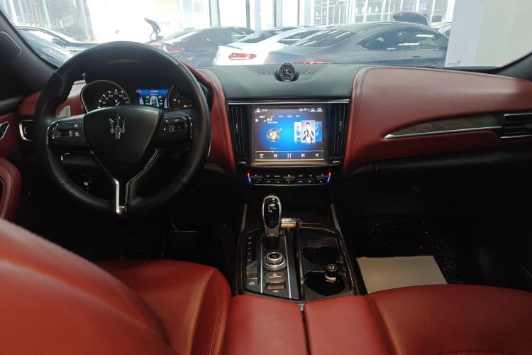Used Maserati Levante 2016 3.0T Standard Edition Center Console