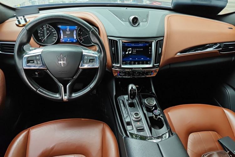 Used Maserati Levante 2016 3.0T Standard Edition Center Console