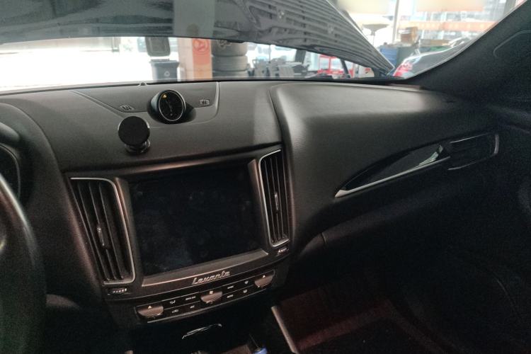Used Maserati Levante 2016 3.0T Standard Edition Center Console