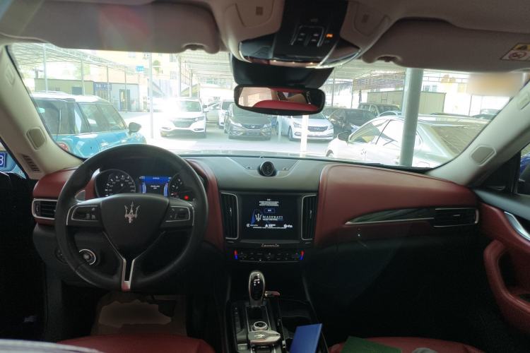Used Maserati Levante 2016 3.0T Standard Edition Center Console