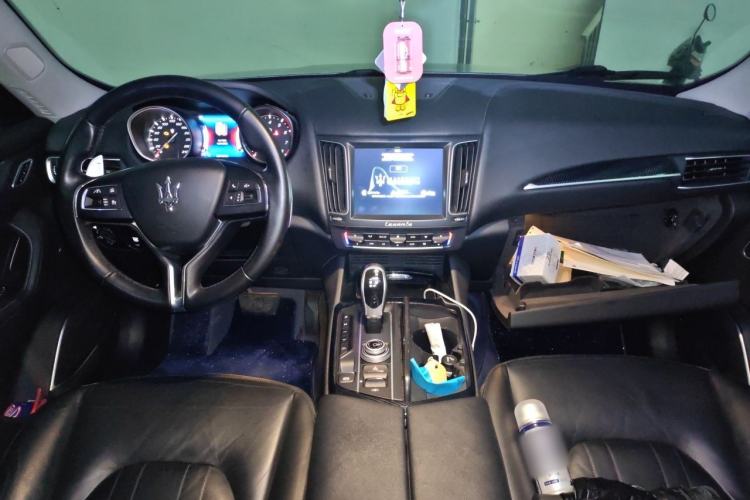 Used Maserati Levante 2016 3.0T Standard Edition Center Console