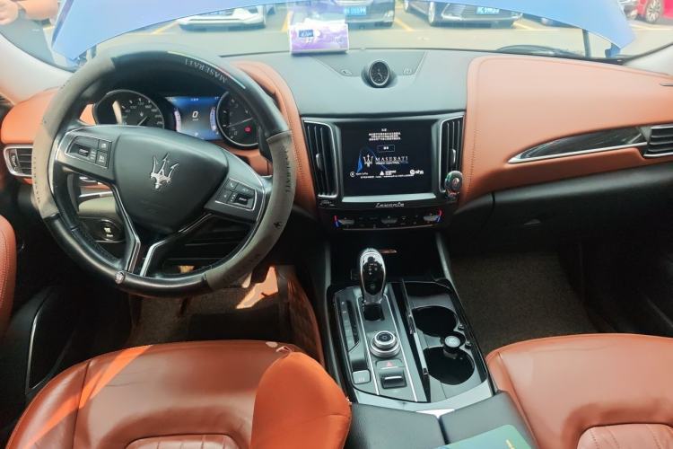 Used Maserati Levante 2016 3.0T Standard Edition Center Console