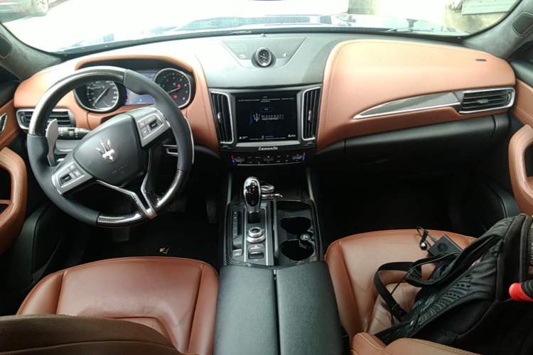 Used Maserati Levante 2016 3.0T Standard Edition Center Console