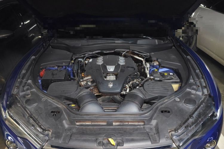 Used Maserati Levante 2016 3.0T Standard Edition Engine Bay