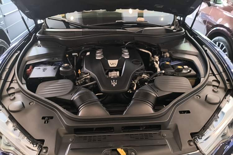 Used Maserati Levante 2016 3.0T Standard Edition Engine Bay