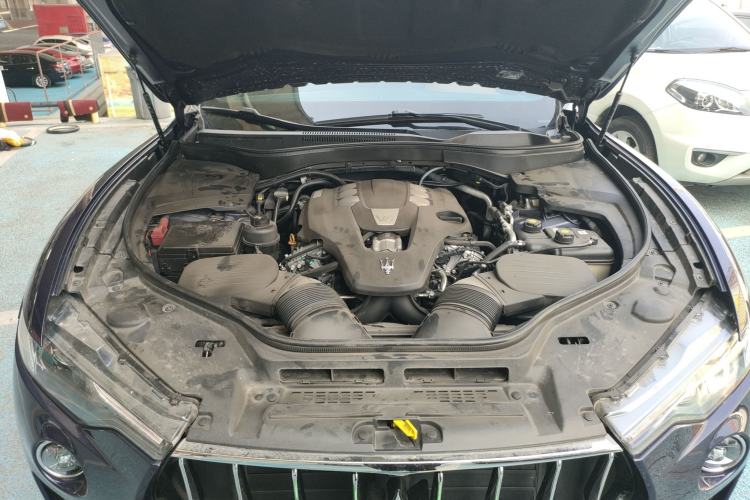 Used Maserati Levante 2016 3.0T Standard Edition Engine Bay