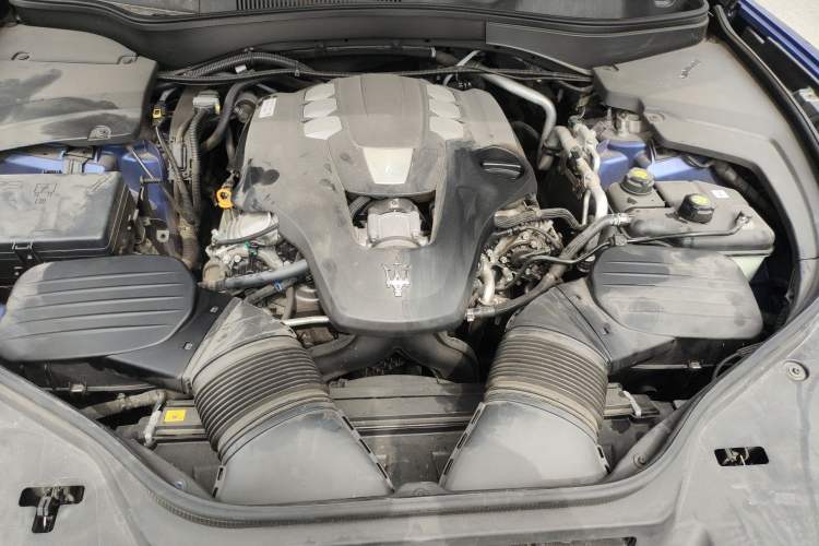 Used Maserati Levante 2016 3.0T Standard Edition Engine Bay