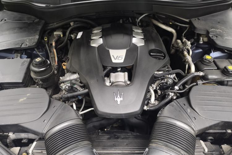 Used Maserati Levante 2016 3.0T Standard Edition Engine Bay