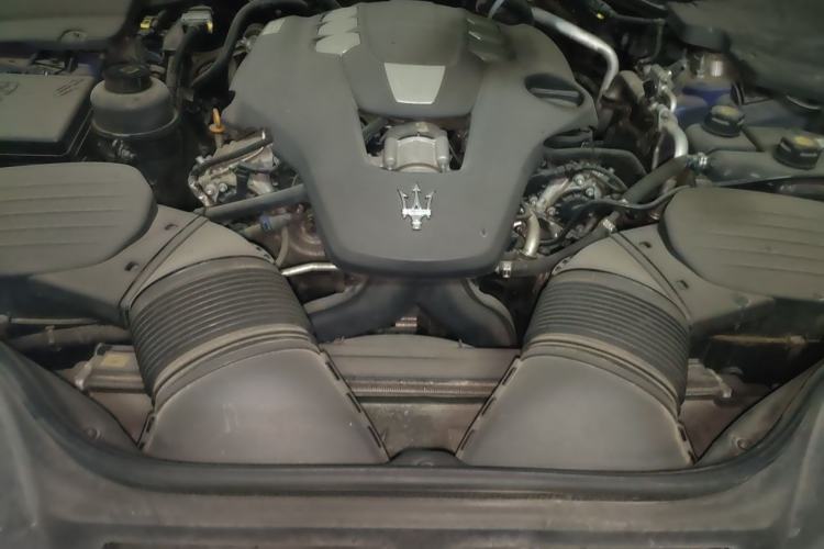 Used Maserati Levante 2016 3.0T Standard Edition Engine Bay