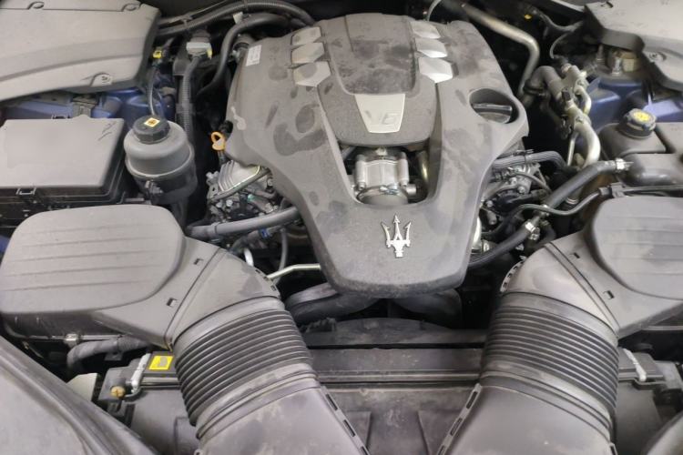 Used Maserati Levante 2016 3.0T Standard Edition Engine Bay