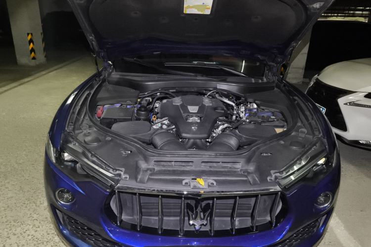 Used Maserati Levante 2016 3.0T Standard Edition Engine Bay