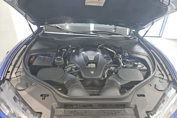 Used Maserati Levante 2016 3.0T Standard Edition Engine Bay