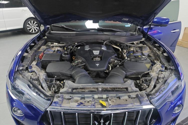 Used Maserati Levante 2016 3.0T Standard Edition Engine Bay