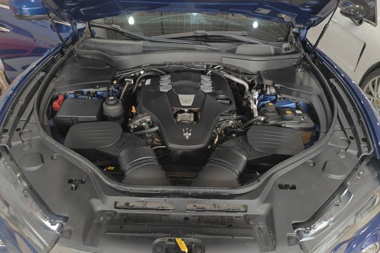 Used Maserati Levante 2016 3.0T Standard Edition Engine Bay