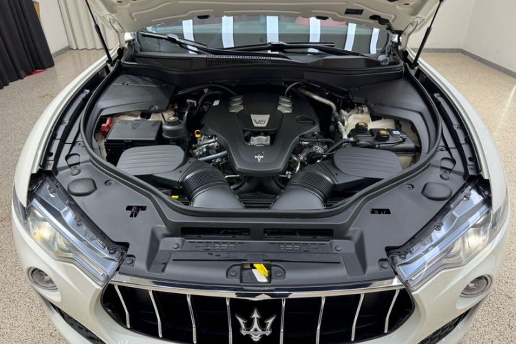 Used Maserati Levante 2016 3.0T Standard Edition Engine Bay