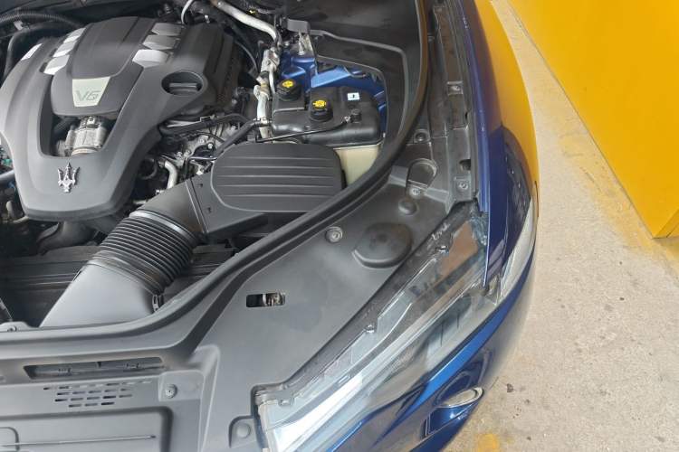 Used Maserati Levante 2016 3.0T Standard Edition Engine Bay Left
