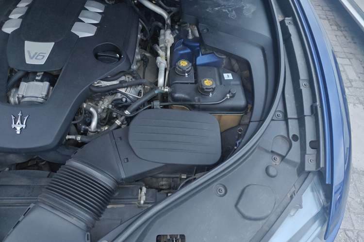 Used Maserati Levante 2016 3.0T Standard Edition Engine Bay Left
