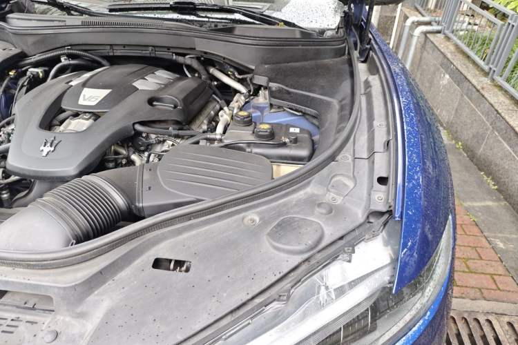 Used Maserati Levante 2016 3.0T Standard Edition Engine Bay Left