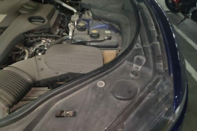 Used Maserati Levante 2016 3.0T Standard Edition Engine Bay Left