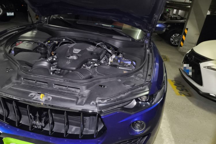 Used Maserati Levante 2016 3.0T Standard Edition Engine Bay Left