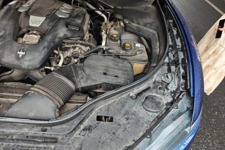 Used Maserati Levante 2016 3.0T Standard Edition Engine Bay Left