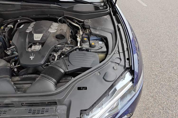 Used Maserati Levante 2016 3.0T Standard Edition Engine Bay Left