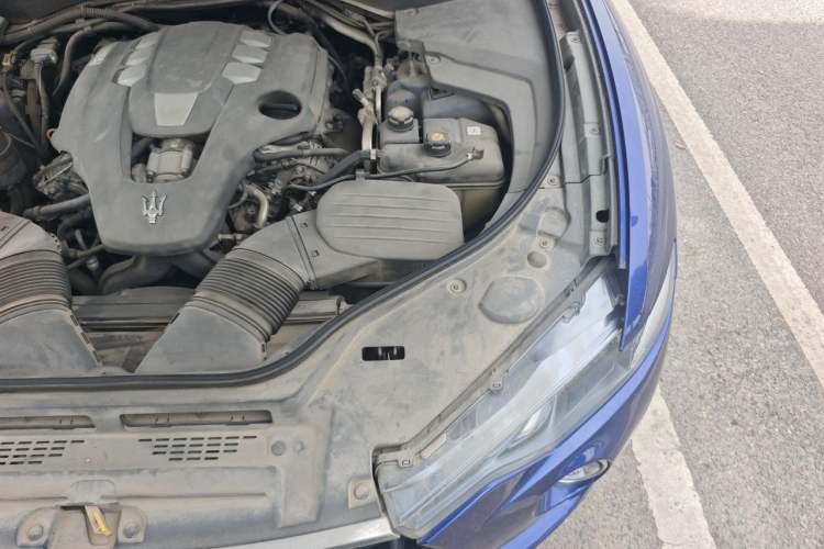 Used Maserati Levante 2016 3.0T Standard Edition Engine Bay Left