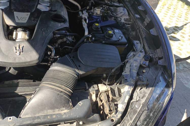 Used Maserati Levante 2016 3.0T Standard Edition Engine Bay Left