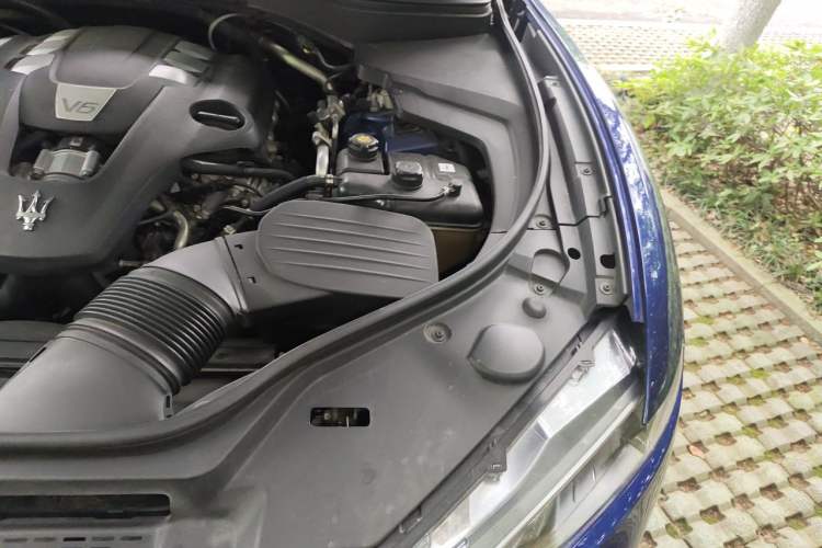 Used Maserati Levante 2016 3.0T Standard Edition Engine Bay Left
