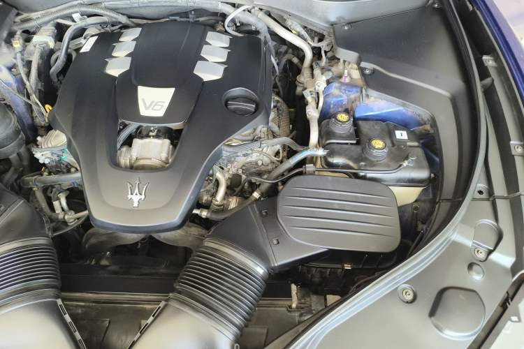Used Maserati Levante 2016 3.0T Standard Edition Engine Bay Left