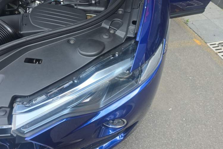 Used Maserati Levante 2016 3.0T Standard Edition Engine Bay Left