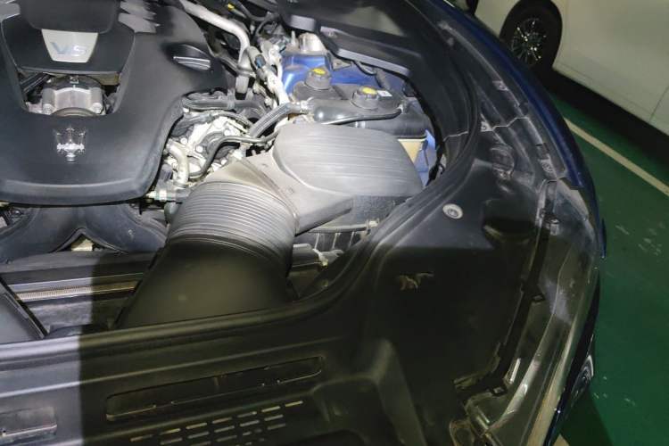 Used Maserati Levante 2016 3.0T Standard Edition Engine Bay Left