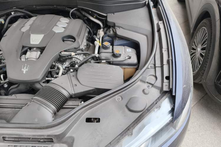 Used Maserati Levante 2016 3.0T Standard Edition Engine Bay Left