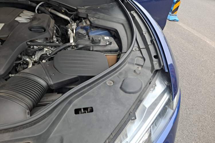 Used Maserati Levante 2016 3.0T Standard Edition Engine Bay Left