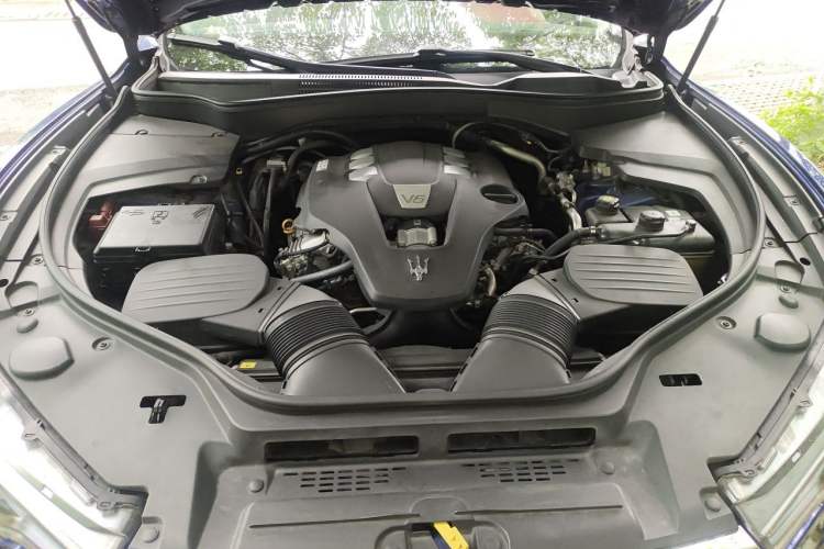 Used Maserati Levante 2016 3.0T Standard Edition Engine Bay