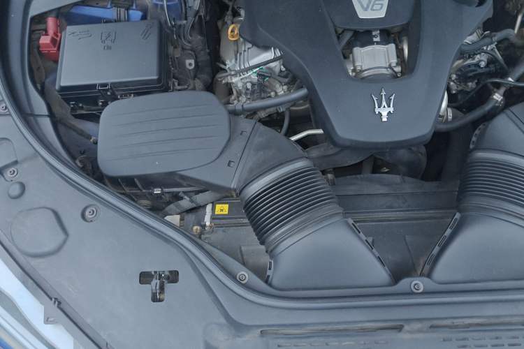 Used Maserati Levante 2016 3.0T Standard Edition Engine Bay Right