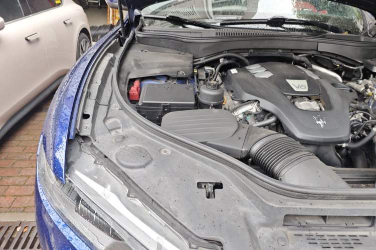 Used Maserati Levante 2016 3.0T Standard Edition Engine Bay Right