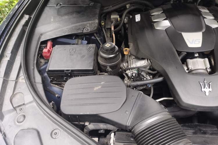 Used Maserati Levante 2016 3.0T Standard Edition Engine Bay Right