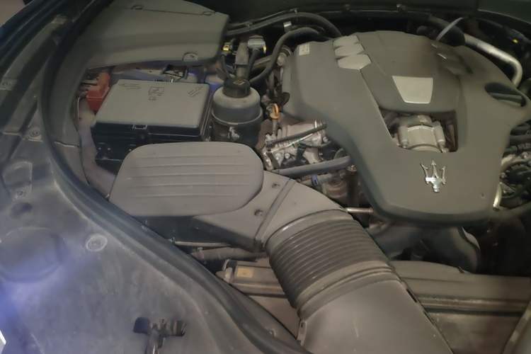 Used Maserati Levante 2016 3.0T Standard Edition Engine Bay Right