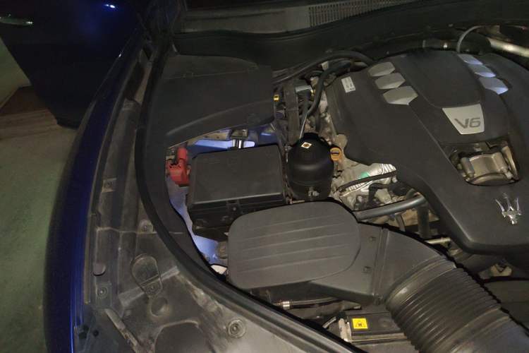 Used Maserati Levante 2016 3.0T Standard Edition Engine Bay Right