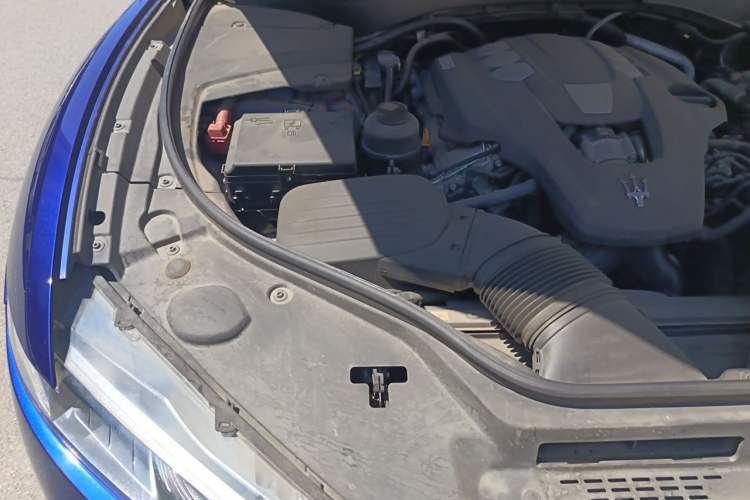 Used Maserati Levante 2016 3.0T Standard Edition Engine Bay Right