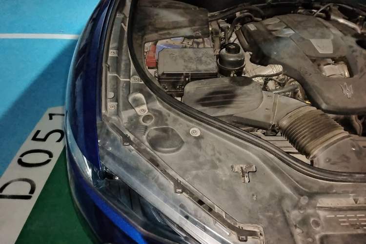 Used Maserati Levante 2016 3.0T Standard Edition Engine Bay Right