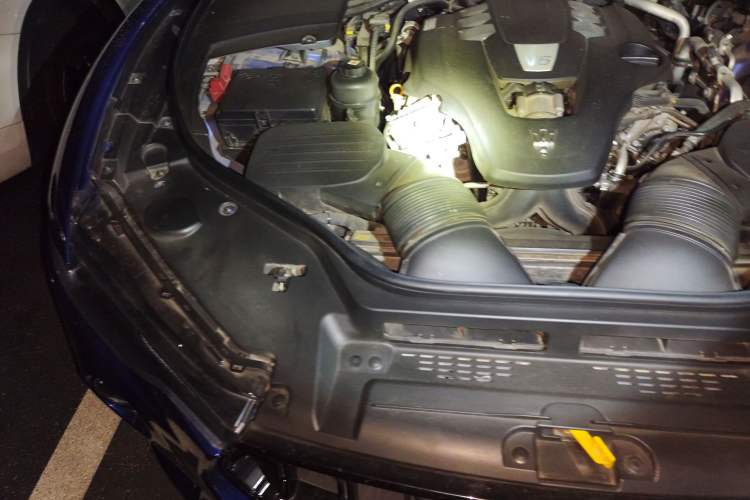 Used Maserati Levante 2016 3.0T Standard Edition Engine Bay Right