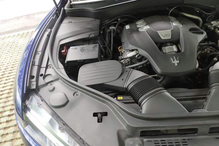 Used Maserati Levante 2016 3.0T Standard Edition Engine Bay Right