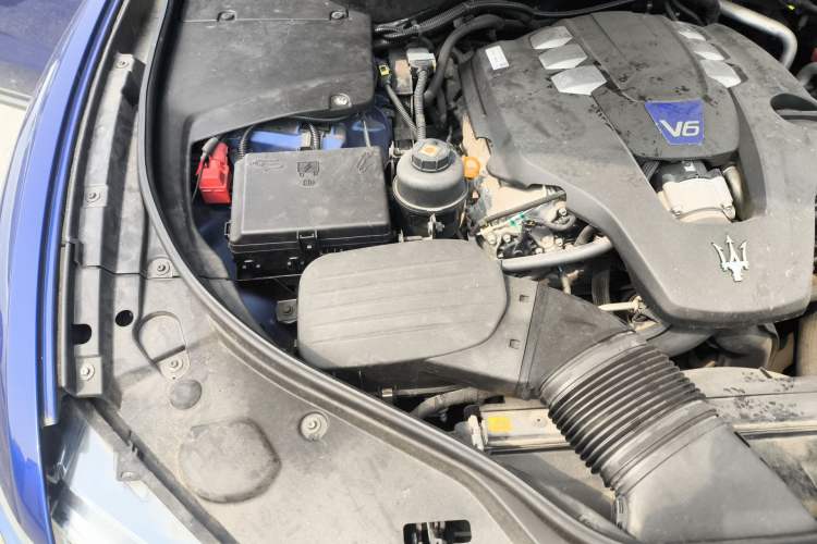 Used Maserati Levante 2016 3.0T S Standard Model Engine Bay Right