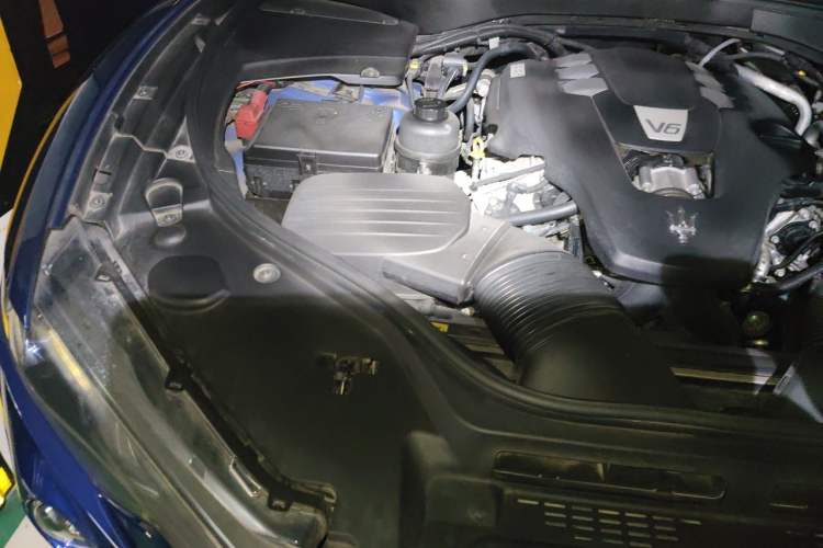 Used Maserati Levante 2016 3.0T Standard Edition Engine Bay Right