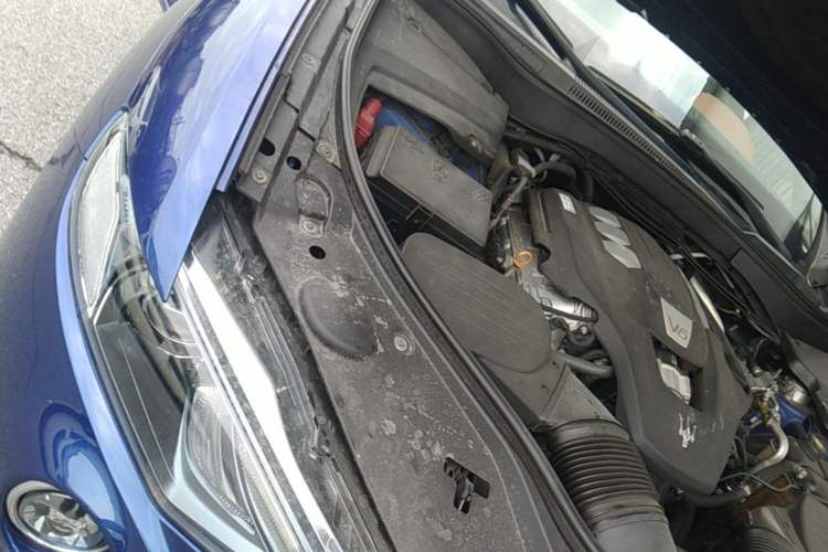 Used Maserati Levante 2016 3.0T Standard Edition Engine Bay Right