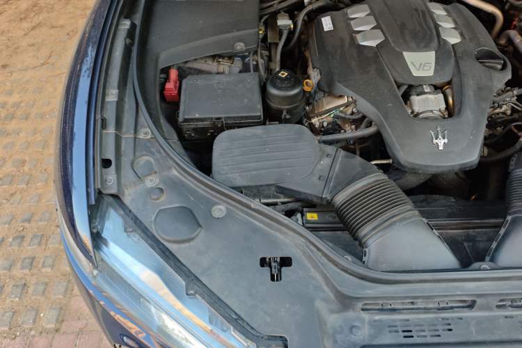 Used Maserati Levante 2016 3.0T Standard Edition Engine Bay Right
